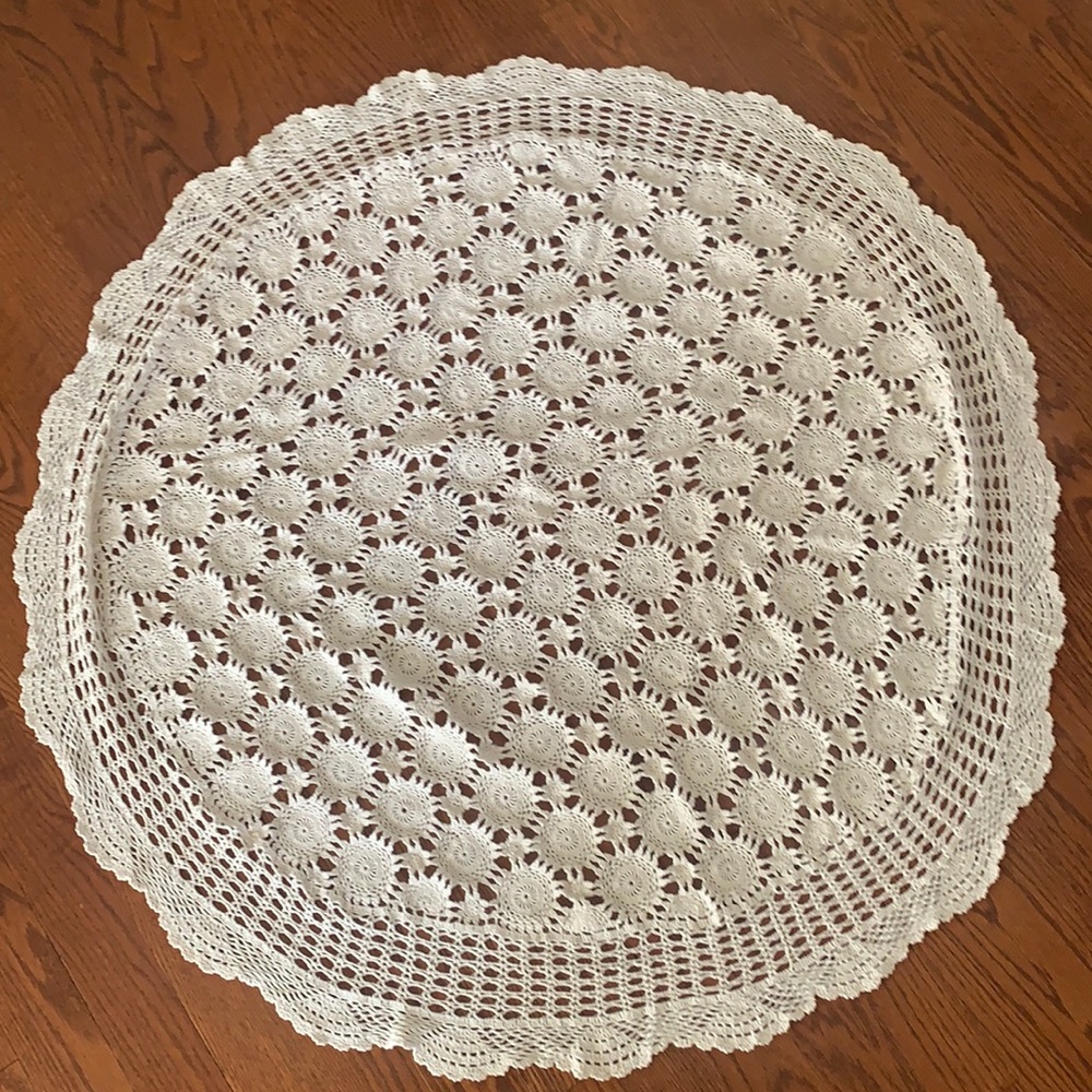 CROCHET TABLECLOTH
